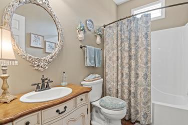 2657 Lakemoore Dr, Morristown, TN 37814 - bathroom featuring toilet, vanity, and shower / bathtub combination with curtain