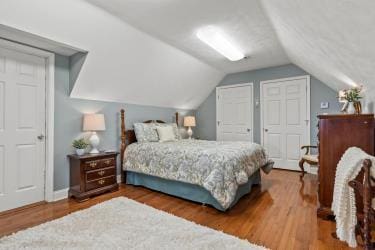 2657 Lakemoore Dr, Morristown, TN 37814 - bedroom featuring vaulted ceiling, wood finished floors, and baseboards