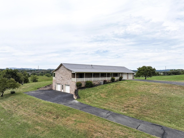 view of front of house featuring a porch and a front yard