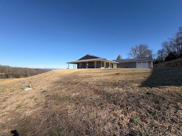 view of front of property featuring a garage