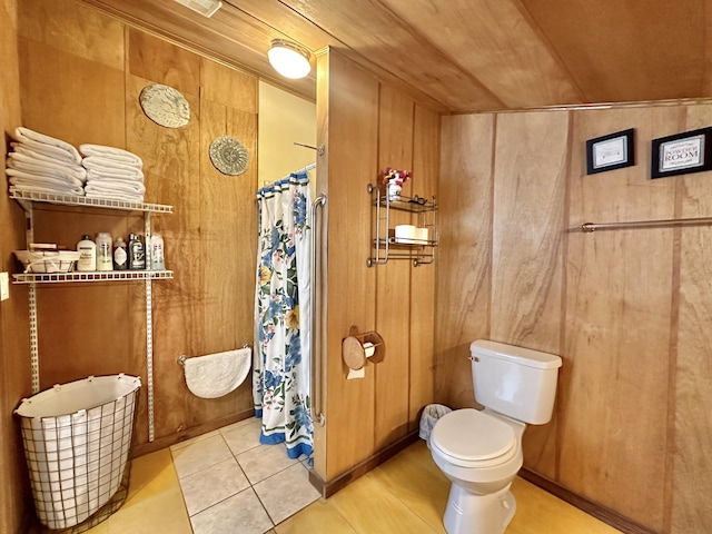 4140 Chavis Rd, Cosby, TN 37722 - full bathroom featuring a shower with curtain and tile patterned flooring
