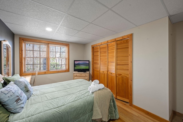 449 Lucerne Way, Gatlinburg, TN 37738 - bedroom featuring baseboards, a closet, a drop ceiling, and light wood-type flooring