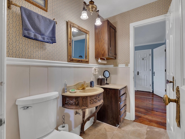 6525 Idumea Rd, Corryton, TN 37721 - half bathroom featuring wallpapered walls, wainscoting, toilet, and a decorative wall