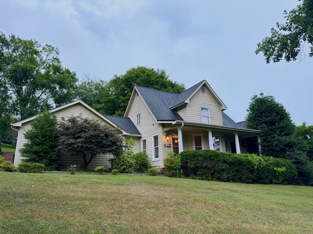 view of front of house featuring a front yard