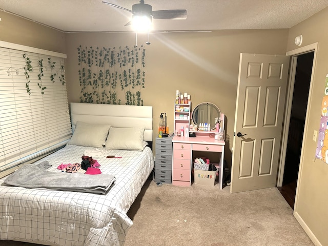 bedroom featuring carpet floors, a ceiling fan, and a textured ceiling