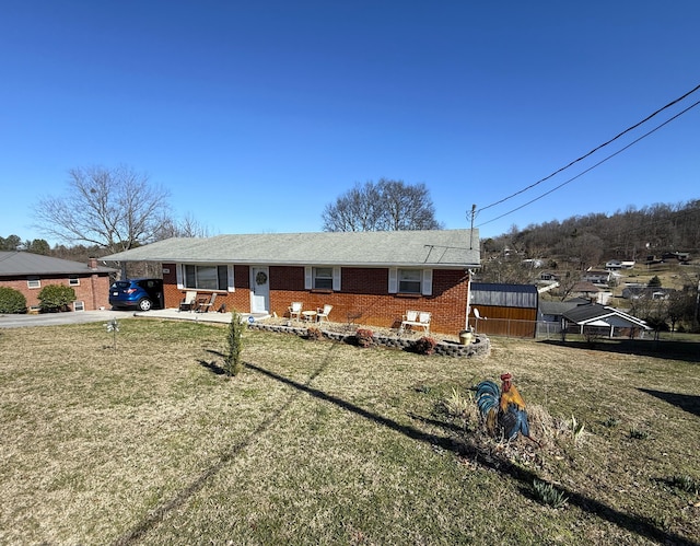 single story home featuring a front yard