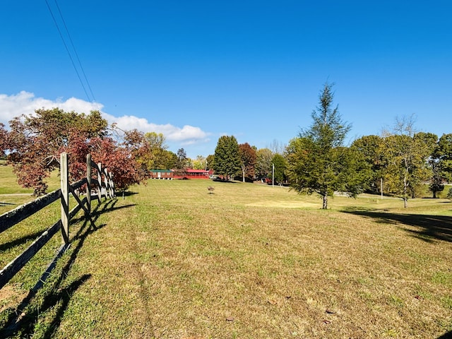 view of yard featuring a rural view