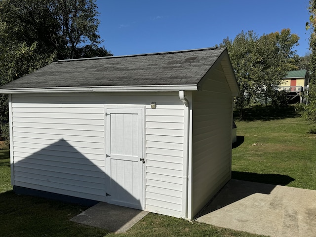 view of outbuilding with a yard