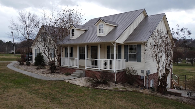 new england style home featuring a porch and a front yard