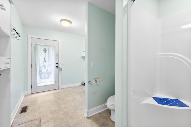 full bath with baseboards, visible vents, toilet, and walk in shower