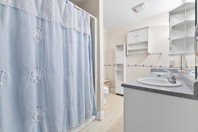 bathroom featuring toilet, tile patterned floors, vanity, visible vents, and a shower with curtain