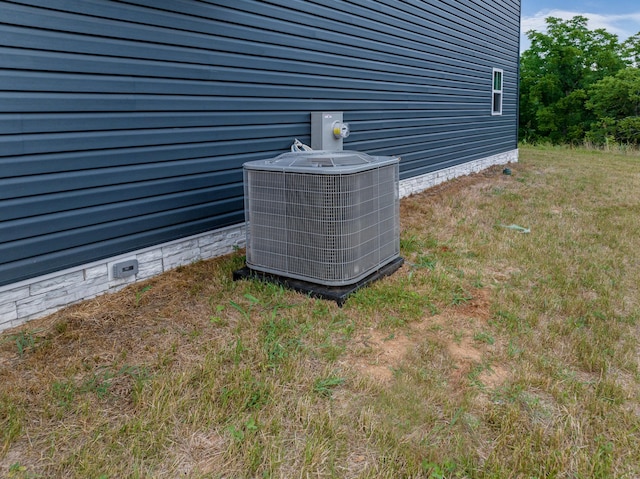 2490 Stream View Ln, Morristown, TN 37814 - exterior view of a cooling unit and crawl space
