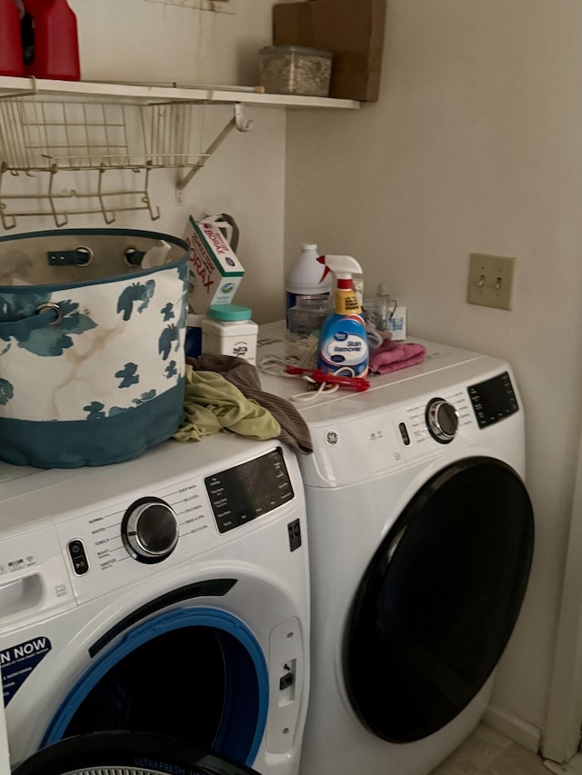 302 Buckingham Dr, Newport, TN 37821 - laundry room with washing machine and clothes dryer