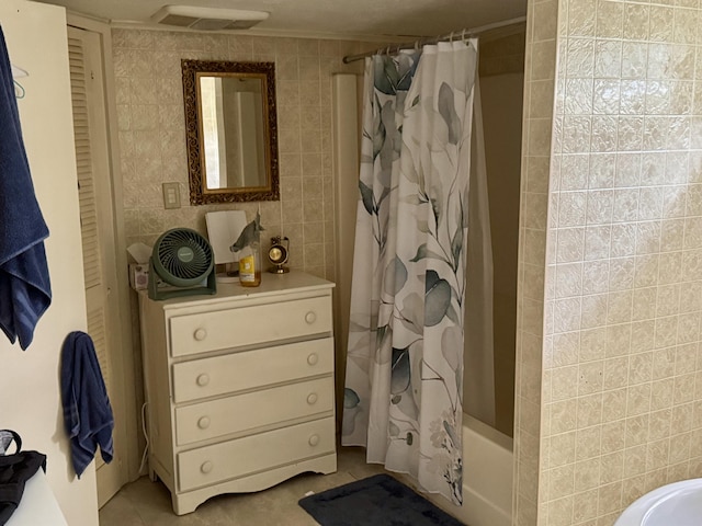 302 Buckingham Dr, Newport, TN 37821 - full bath with shower / tub combo with curtain, vanity, and tile patterned floors