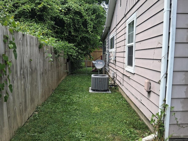 450 Old Sevierville Hwy, Newport, TN 37821 - view of yard
