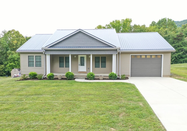 view of front of property featuring a front yard, a garage, and covered porch