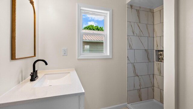 1302 Chestnut St, Kingsport, TN 37664 - bathroom featuring vanity and tiled shower