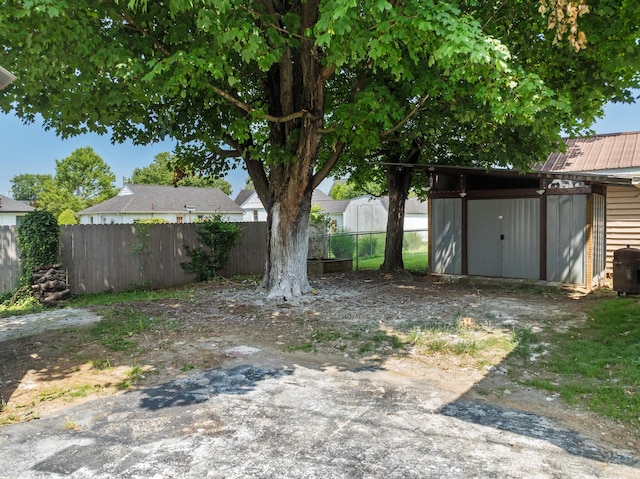 1302 Chestnut St, Kingsport, TN 37664 - view of yard