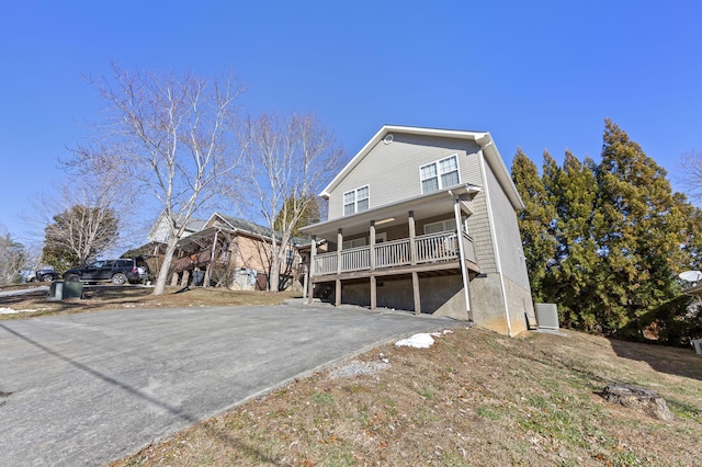 view of front of property featuring a porch