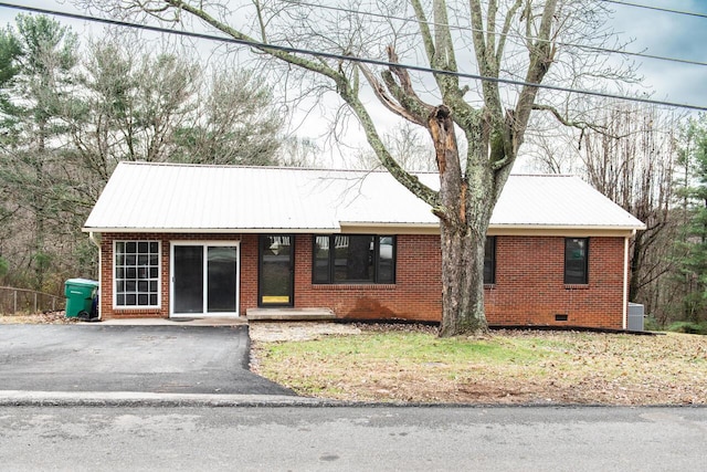 328 Highland Dr, Morristown, TN 37813 - photo 1