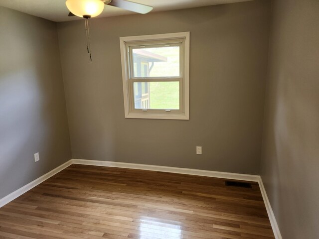 unfurnished room with wood-type flooring and ceiling fan