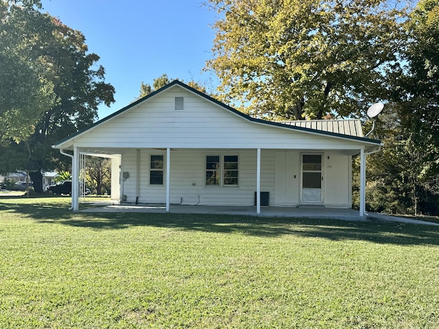 view of front of home with a porch and a front yard