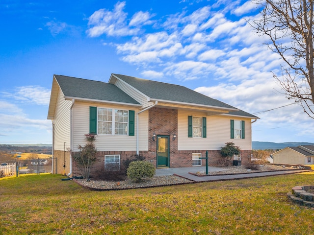 bi-level home with a front lawn