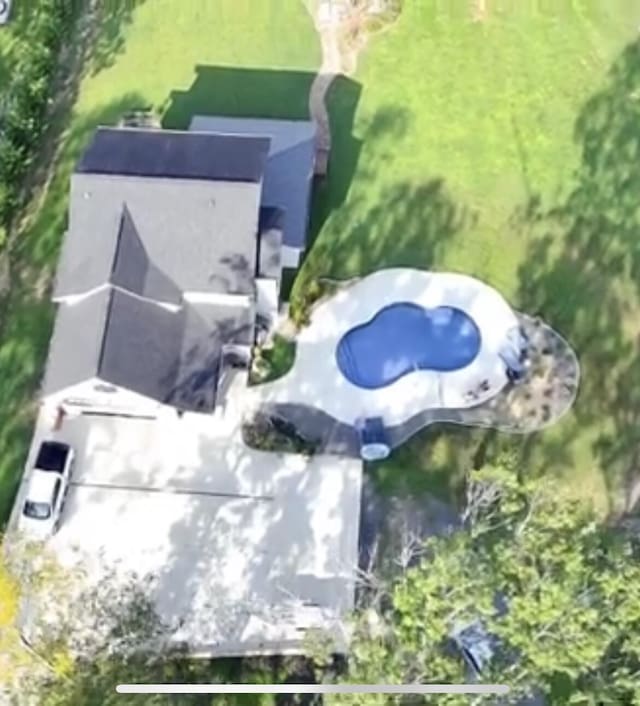 drone / aerial view of a pool