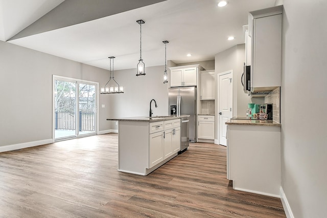 518 Deborahs Way, Greeneville, TN 37743 - kitchen with appliances with stainless steel finishes, baseboards, dark wood-type flooring, a sink, and recessed lighting