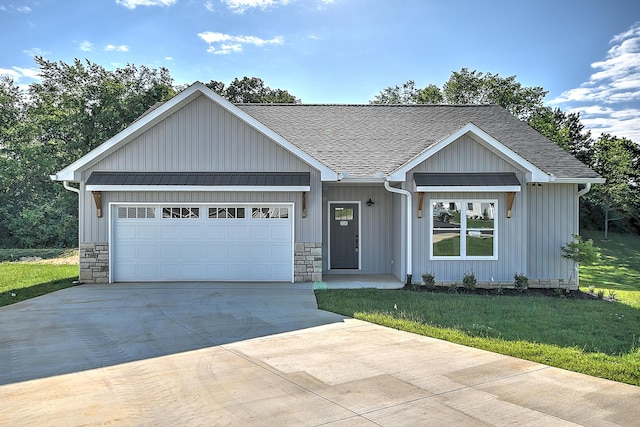518 Deborahs Way, Greeneville, TN 37743 - single story home with roof with shingles, driveway, a garage, and a front lawn