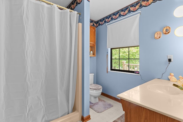 4715/4685 Old Kentucky Rd, Morristown, TN 37814 - bathroom featuring toilet, baseboards, curtained shower, and vanity