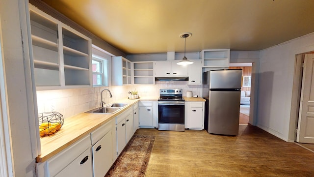 kitchen featuring white cabinetry, sink, stainless steel appliances, light hardwood / wood-style flooring, and decorative light fixtures