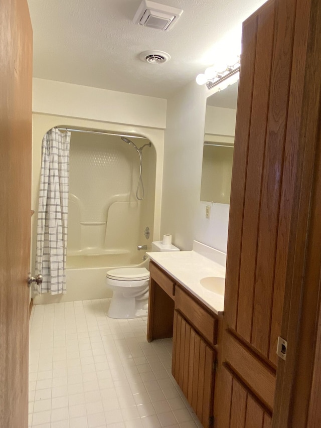 full bathroom featuring vanity, toilet, shower / bathtub combination with curtain, and a textured ceiling