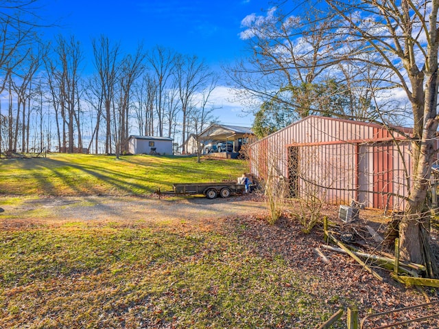 view of yard with an outdoor structure