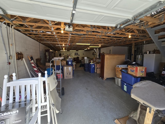 garage featuring concrete block wall