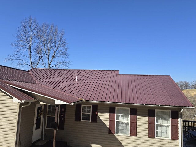 view of front of home with metal roof