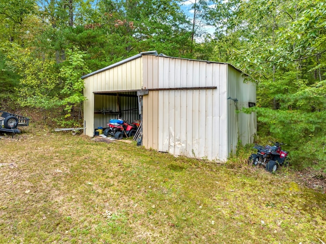 view of outdoor structure featuring a lawn