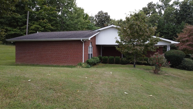 view of front of house featuring a front yard