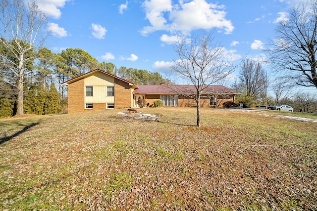 exterior space featuring a lawn