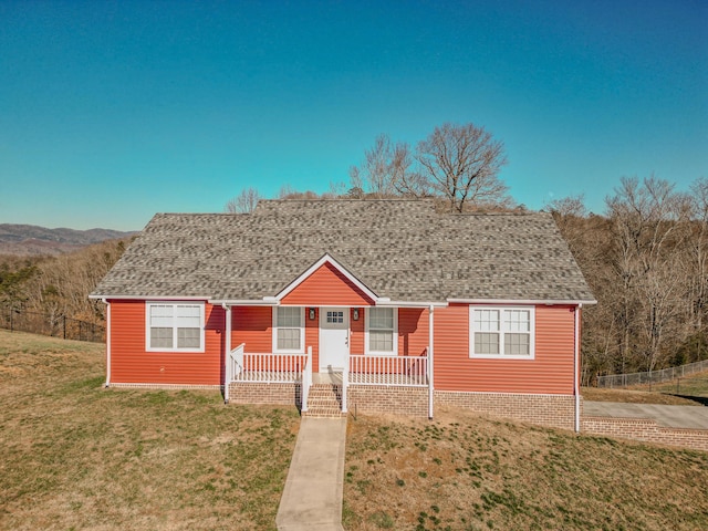 ranch-style house featuring a front yard