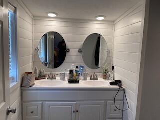 2115 Eastview Ave, Jefferson City, TN 37760 - bathroom with vanity and crown molding