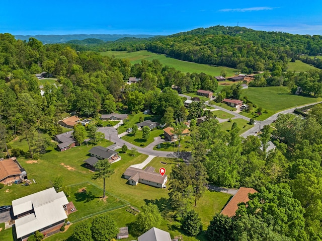 birds eye view of property featuring a forest view