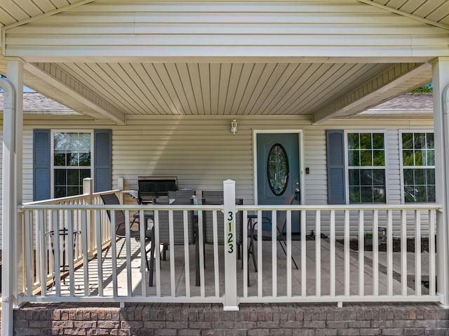 property entrance featuring outdoor dining space