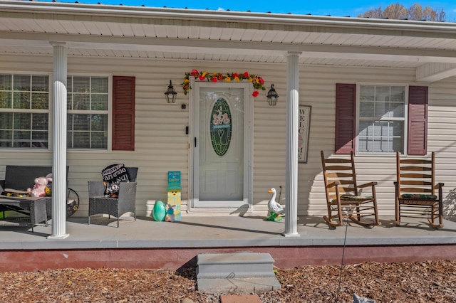 entrance to property featuring covered porch