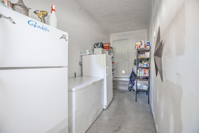 laundry area featuring washer and clothes dryer and a textured ceiling