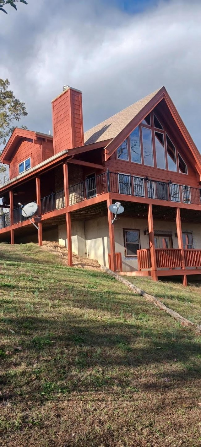 back of house featuring a yard