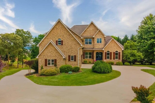 118 Luxury Ln, Dandridge, TN 37725 - view of front of property featuring brick siding and a front yard