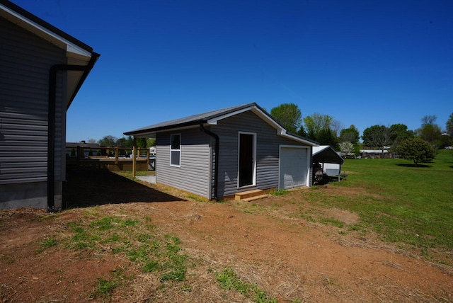 view of outdoor structure featuring an outbuilding