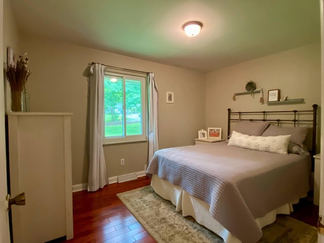 1578 Golf Course Rd, Newport, TN 37821 - bedroom featuring hardwood / wood-style flooring and baseboards