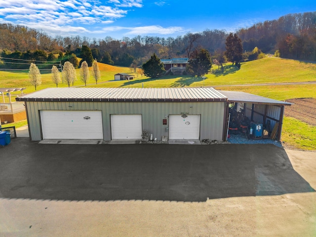 2115 Rambling Rose Ln, Jefferson City, TN 37760 - garage featuring a detached garage